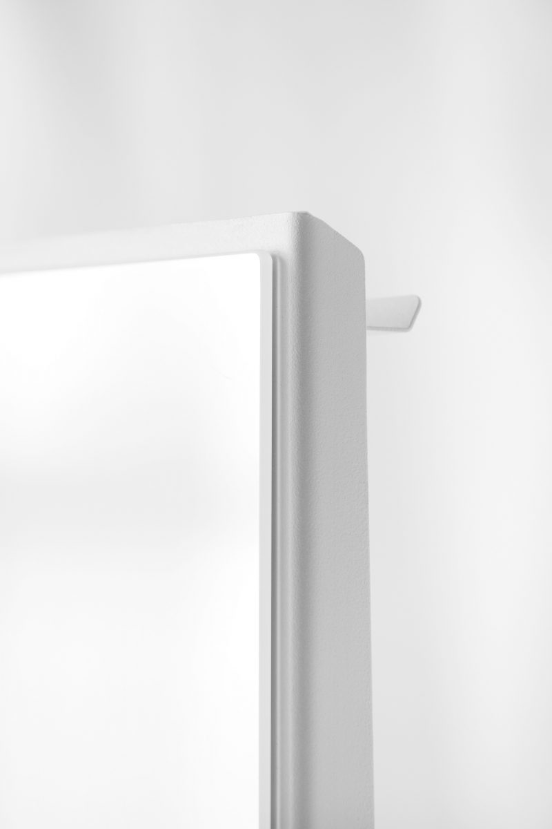 CHAT-BOARD-Mobile-Pure-White-top-detail-gallery CHAT BOARD Mobile in Pure White top corner detail