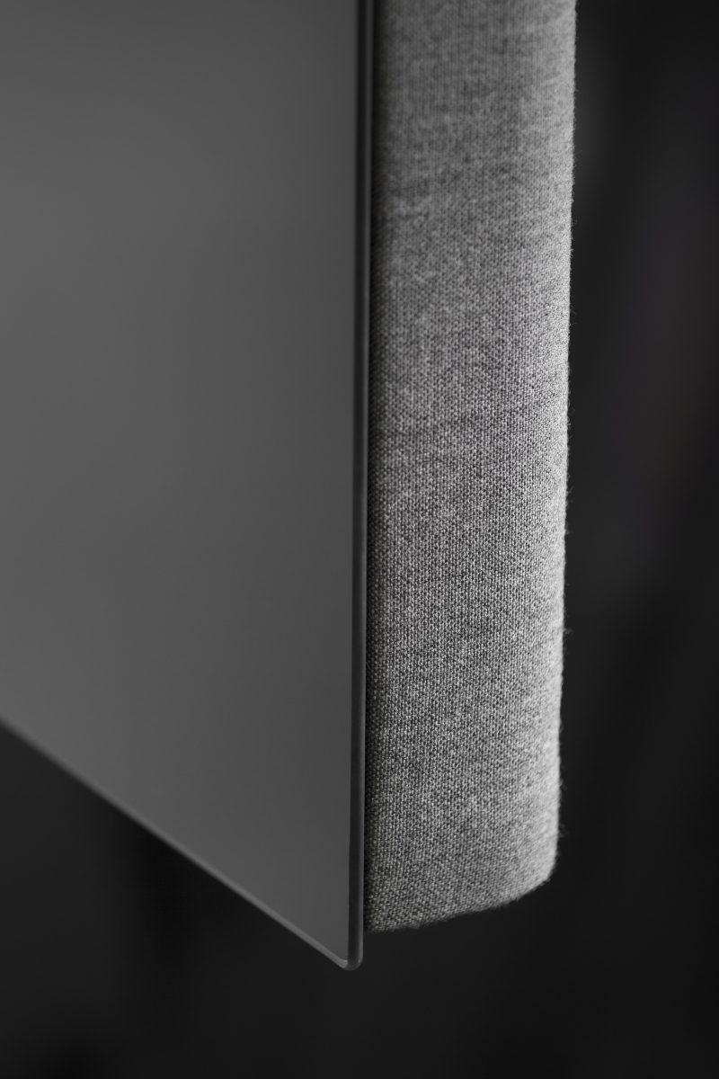 CHAT BOARD Move with Black glass lower corner detail