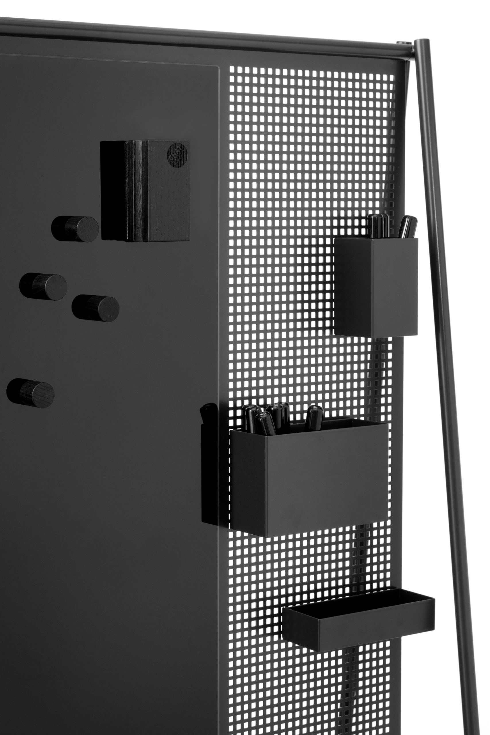 CHAT-BOARD-SQUAD-Professor-Black-Black-front-with-collectors-closeup-accessories-2