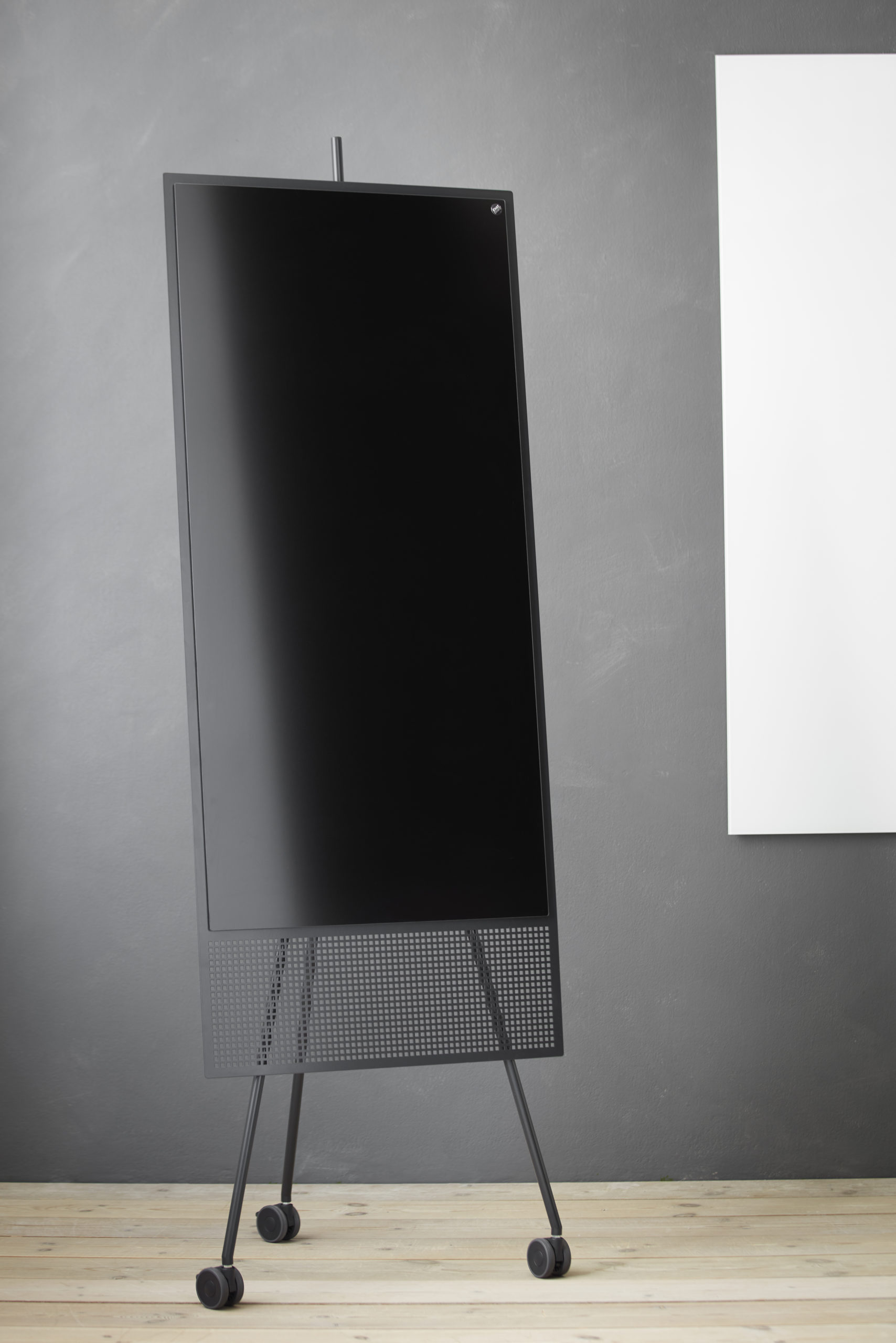 CHAT-BOARD-SQUAD-The-Runner-Black-Matt-03 CHAT BOARD SQUAD Runner in Black with Matt Black glass