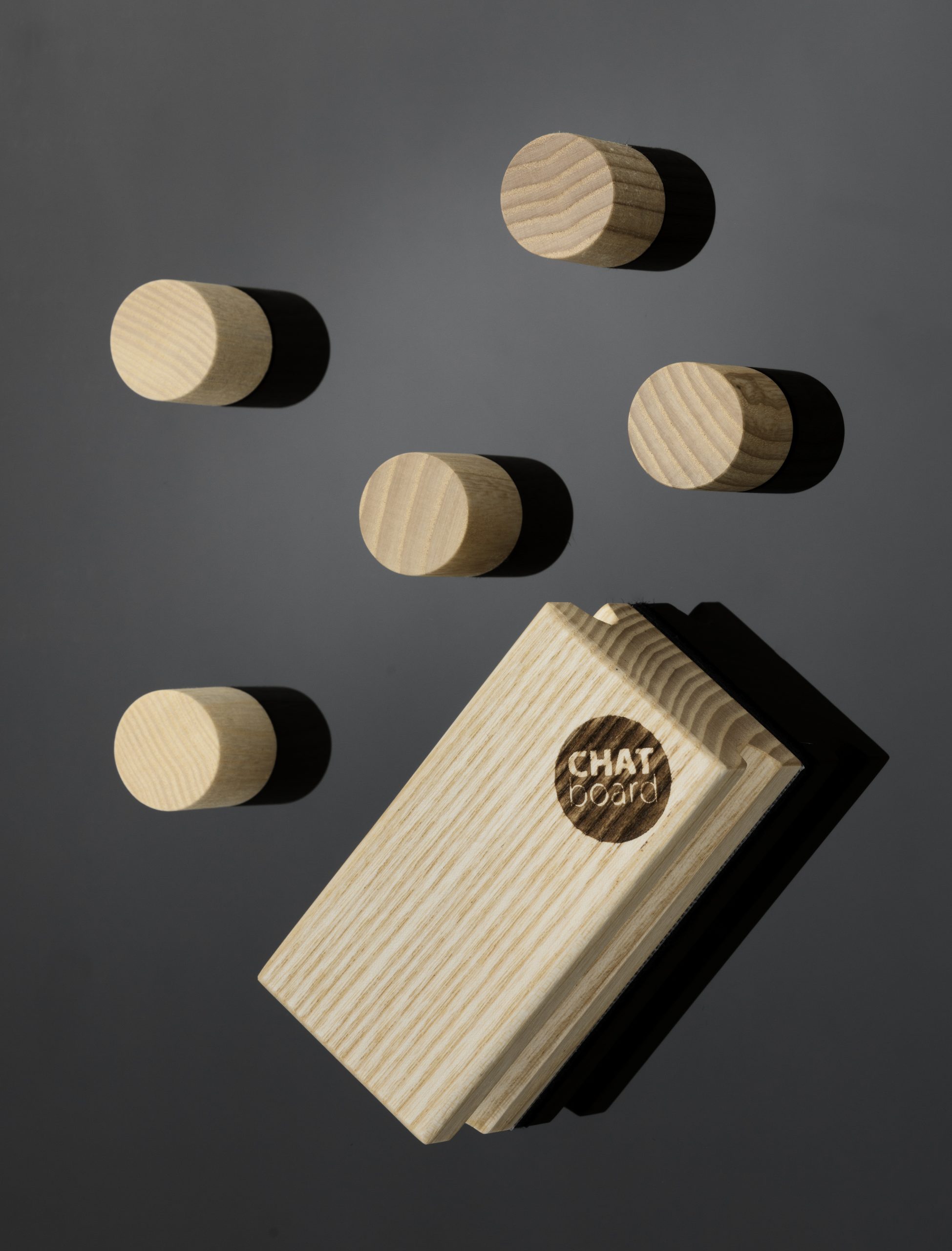 CHAT-BOARD-Woody-Natural-oiled CHAT BOARD Woody Eraser and Magnets in natural oiled ash on Matt in Black