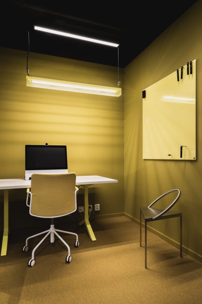 CHAT BOARD Classic magnetic glass board in Yellow at Vipps by Radius Design