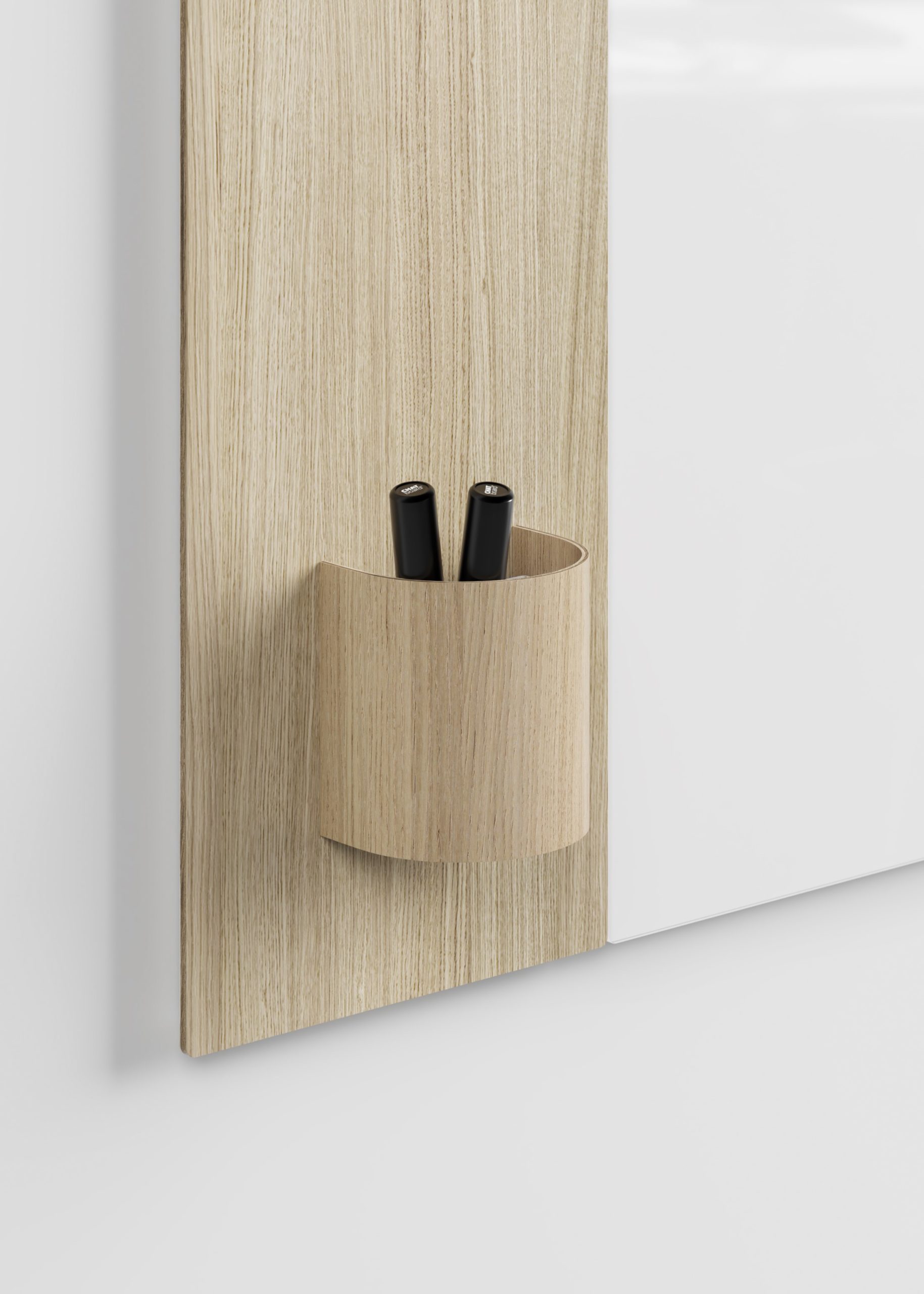 CHAT-BOARD-Classic-Crafted-with-Keeper-detail-perspective-Pure-White