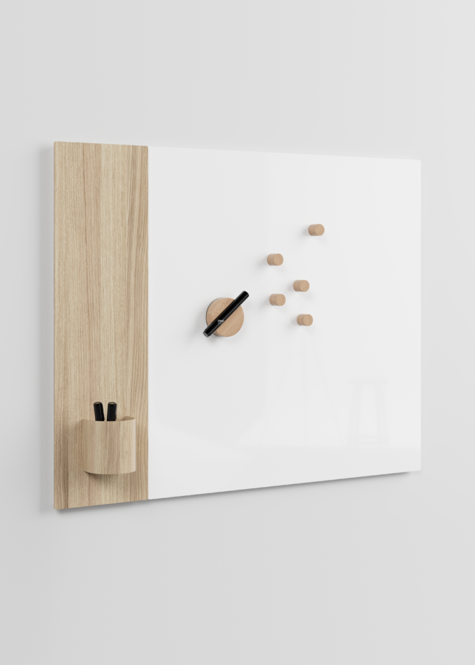 CHAT BOARD DISCØ Eraser and magnets in natural oak on a Classic Crafted with Keeper
