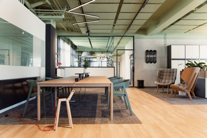 CHAT BOARD Classic board in Army Green and Matt board in Stone, both at Holzner GmbH by Koch Büroeinrichtungen